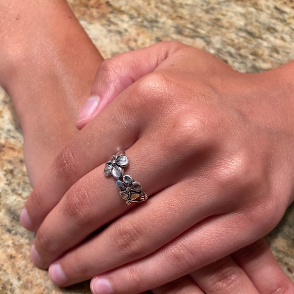 Sz 6, Sale $12 Firm! .925 Sterling Silver Triple Flower Ring - Picture 6 of 14
